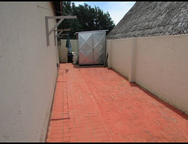 2 BEDROOM TOWNHOUSE FOR SALE IN EIKE PARK